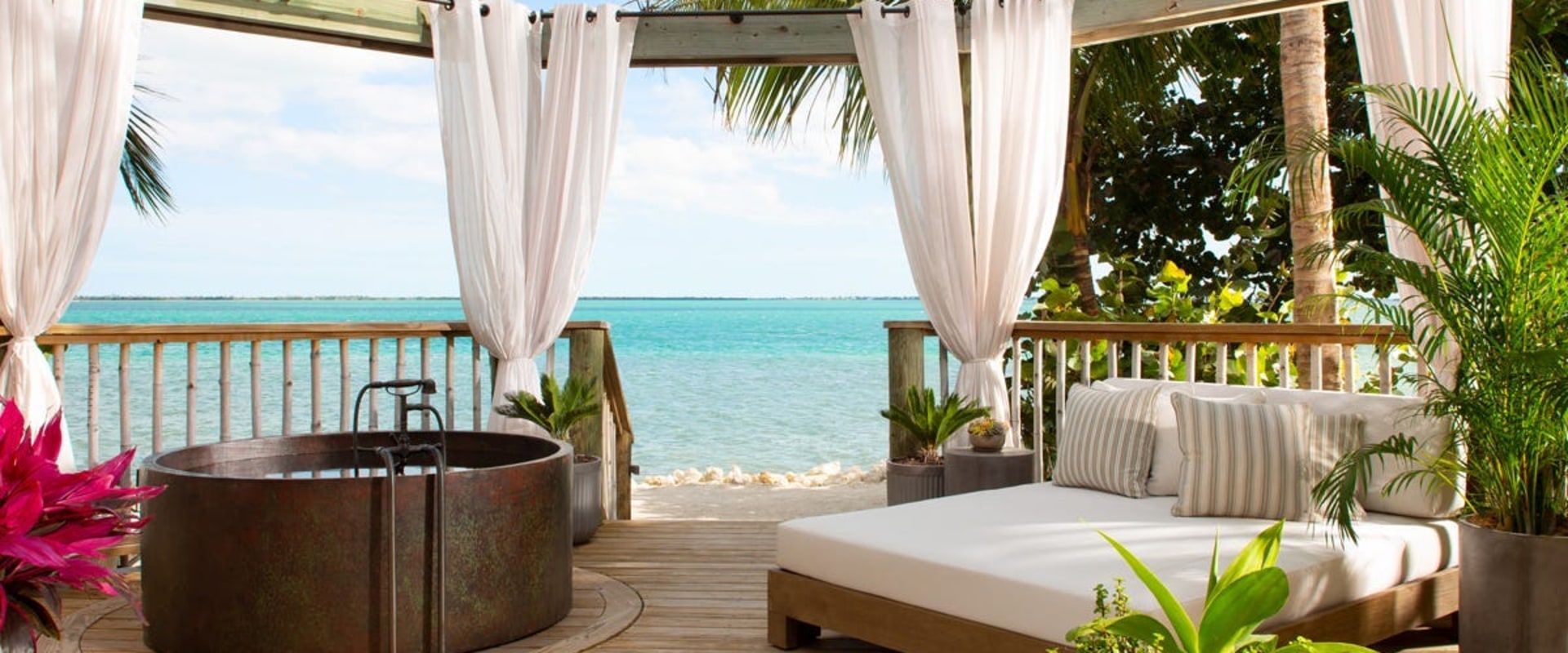 Luxury Hotels and Resorts for Romantic Beach Vacations in the US and Abroad